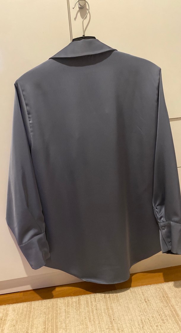 Koyu Grimsi Mavi Saten Düğmeli Kadın Gömlek - Görsel 3