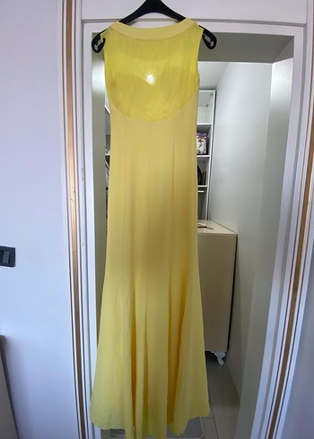 Sarı Uzun Drapeli Derin Yırtmaçlı Kadın Abiye Elbise - Görsel 2