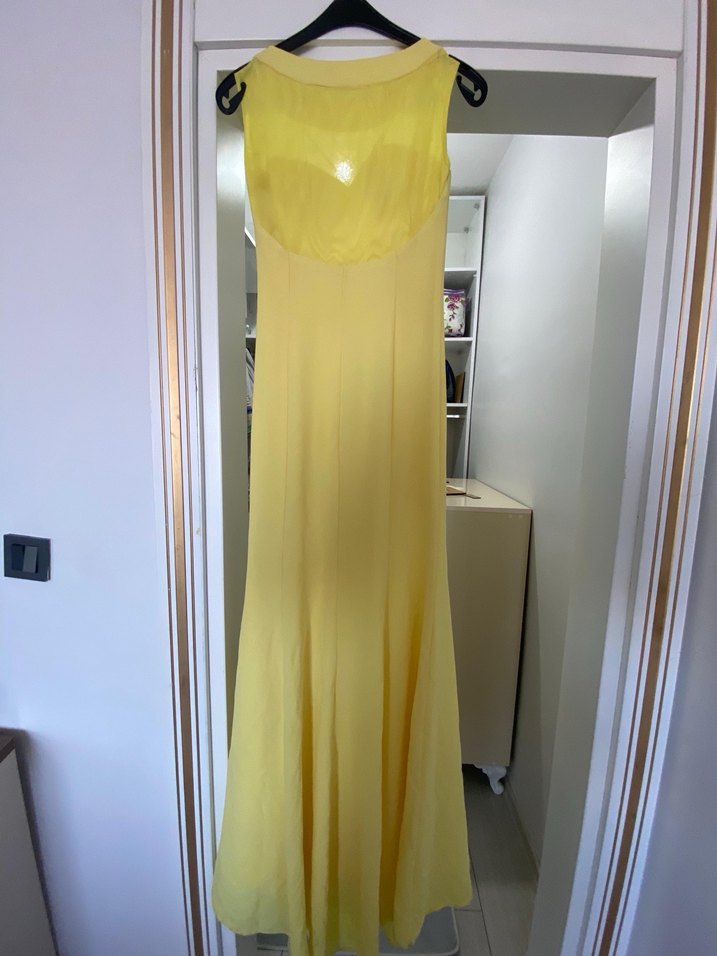 Sarı Uzun Drapeli Derin Yırtmaçlı Kadın Abiye Elbise - Görsel 2