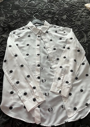 Düğmeli Beyaz Puantiyeli Transparan Kadın Gömlek - Görsel 2