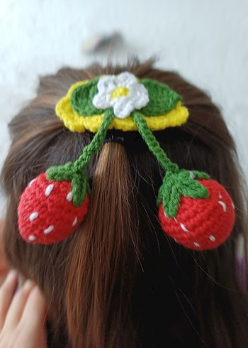 Renkli Örgü Çilek Desenli Çocuk Saç Tokası - Görsel 3