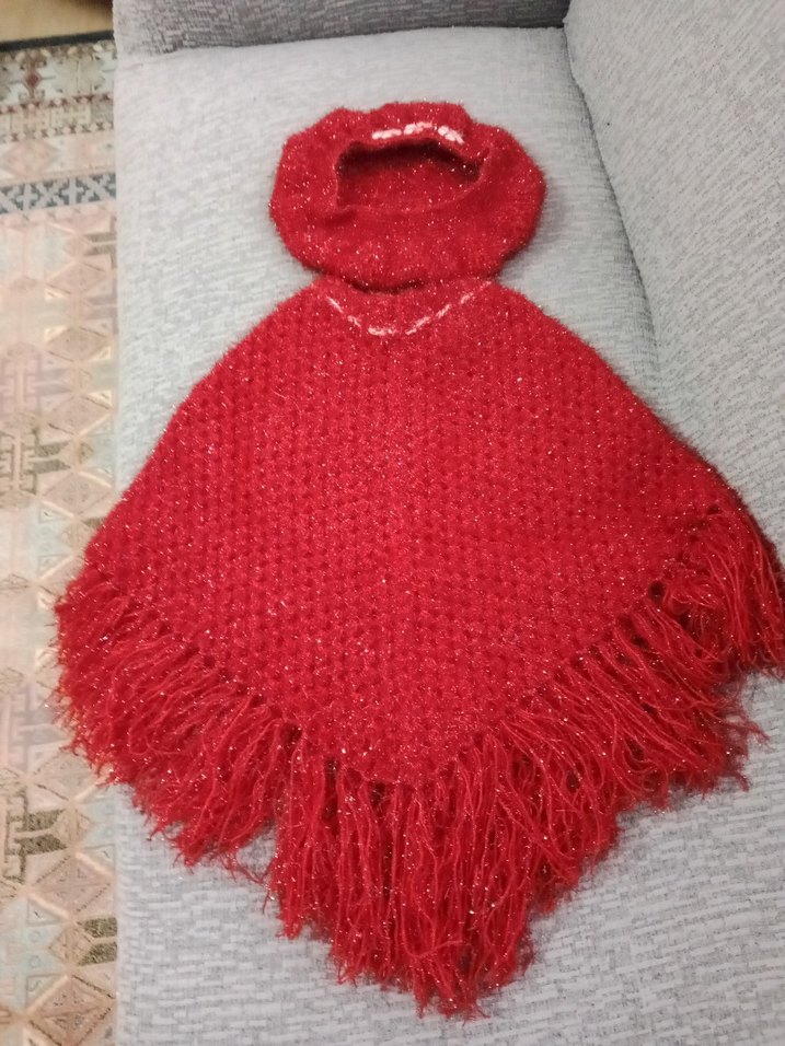 Kız Çocuk Kapüşonlu Kırmızı Örgü Panço - Görsel 3