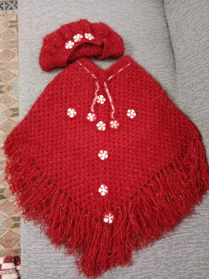 Kız Çocuk Kapüşonlu Kırmızı Örgü Panço - Görsel 2