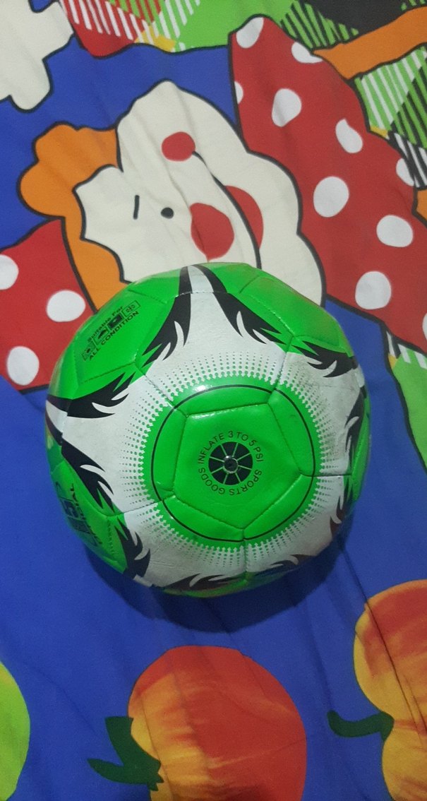 Renkli Yeşil Futbol Topu - Görsel 2