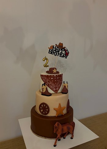 Kahverengi Kovboy Temalı Doğum Günü Pastası - Görsel 2