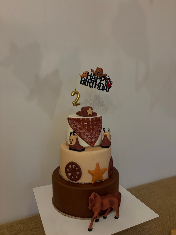 Kahverengi Kovboy Temalı Doğum Günü Pastası - Görsel 2