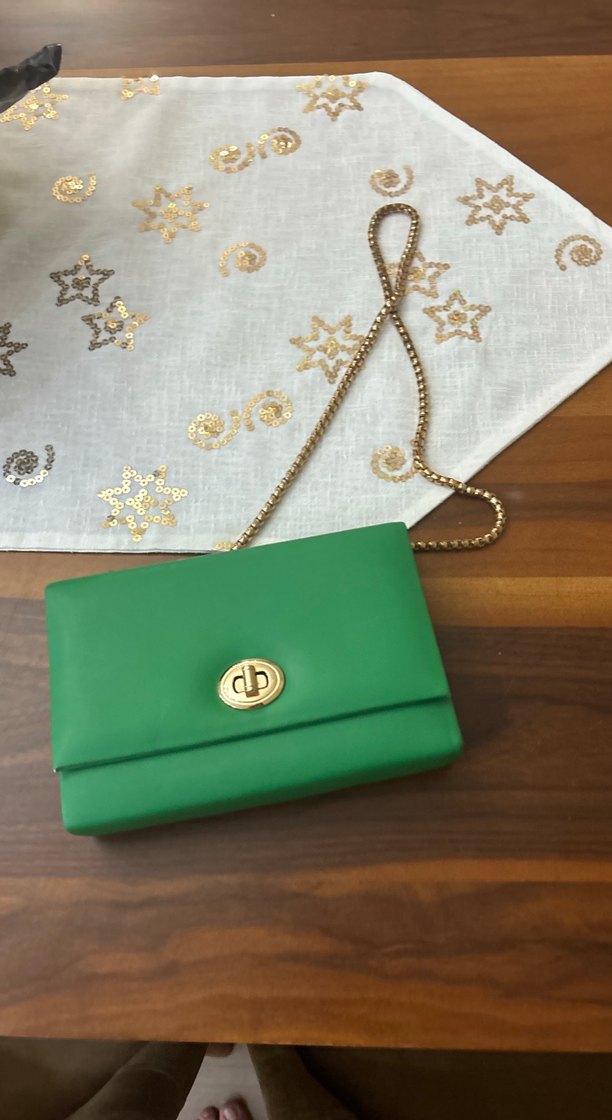 Zincir Detaylı Parlak Yeşil Deri Kadın Çanta - Görsel 3