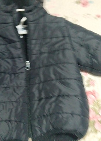 Erkek Çocuk Siyah Kapüşonlu Mont - Görsel 4