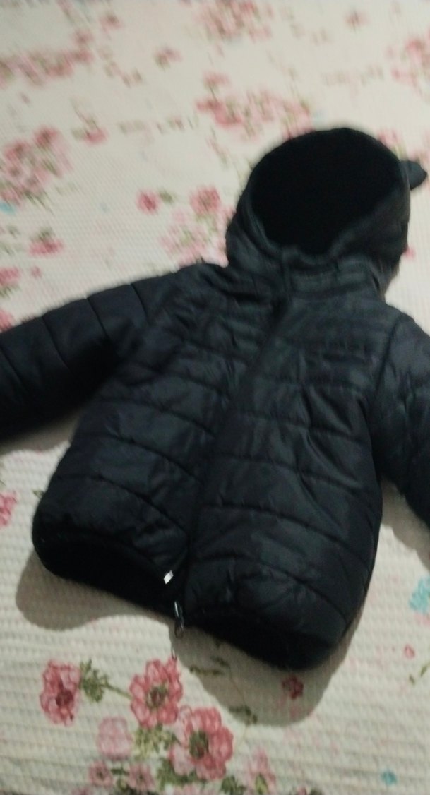 Erkek Çocuk Siyah Kapüşonlu Mont - Görsel 2