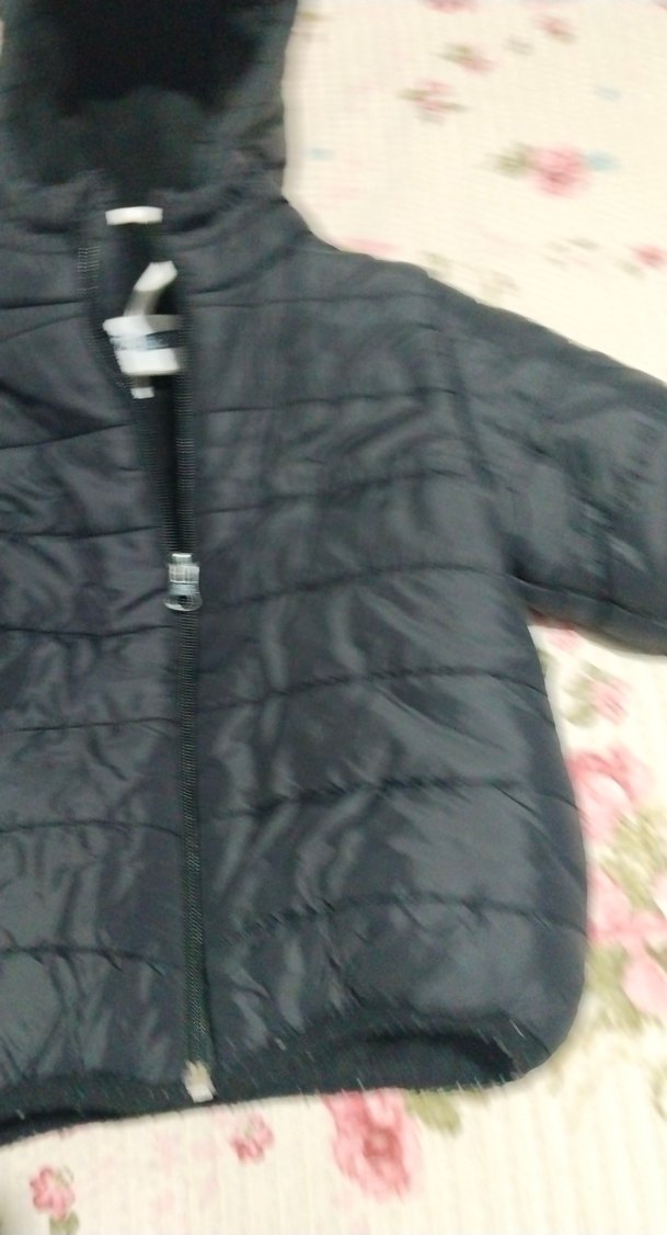 Erkek Çocuk Siyah Kapüşonlu Mont - Görsel 4