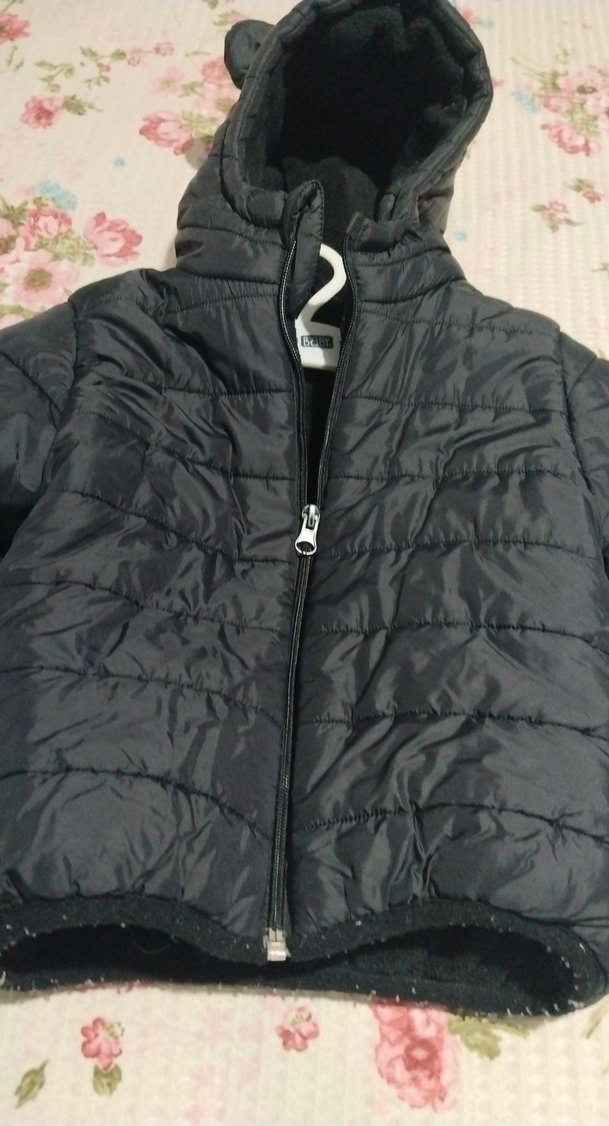 Erkek Çocuk Siyah Kapüşonlu Mont - Görsel 3