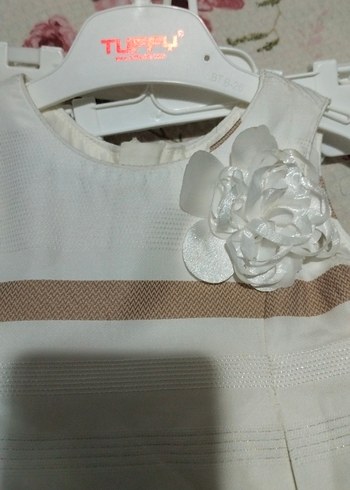 Beyaz Pilili Kız Elbisesi Çiçek Detaylı - Görsel 3