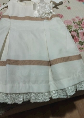 Beyaz Pilili Kız Elbisesi Çiçek Detaylı - Görsel 2