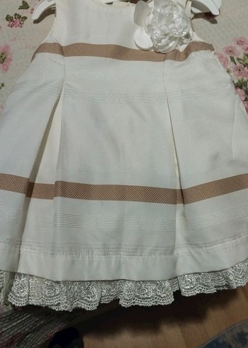 Beyaz Pilili Kız Elbisesi Çiçek Detaylı - Görsel 4