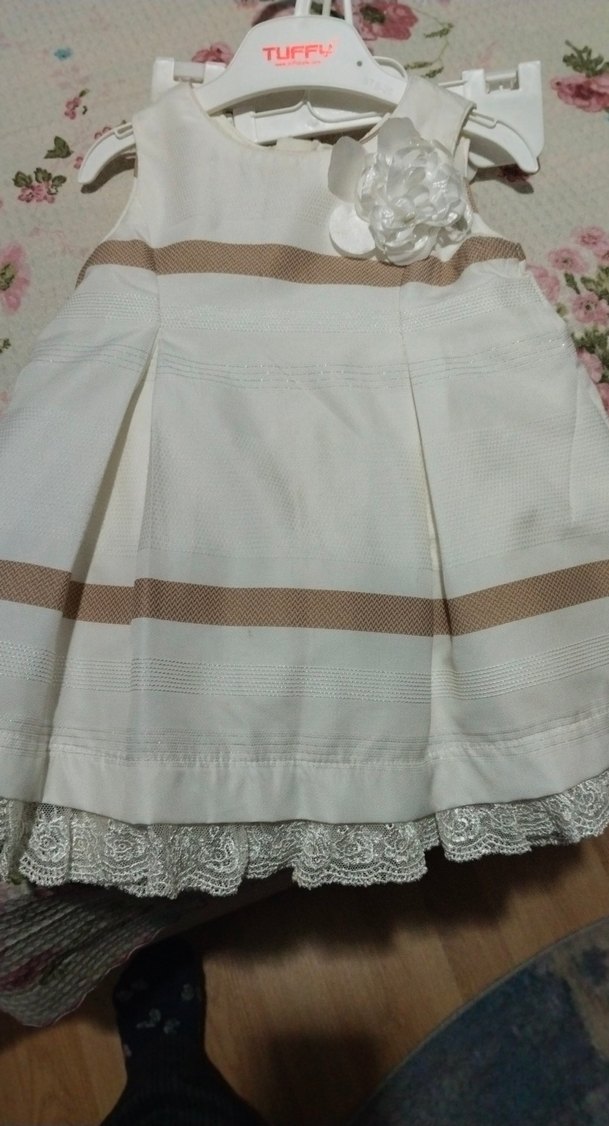 Beyaz Pilili Kız Elbisesi Çiçek Detaylı - Görsel 4