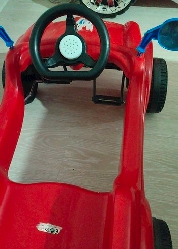 Kırmızı binici araba ayaklar ile kolay hareket saglar - Görsel 3