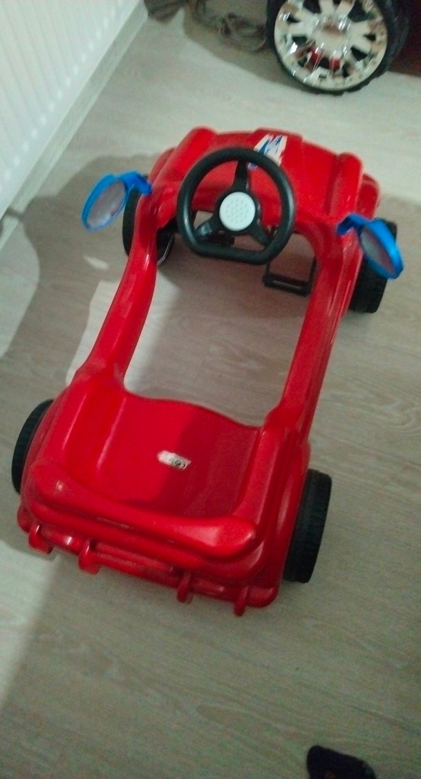 Kırmızı binici araba ayaklar ile kolay hareket saglar - Görsel 2