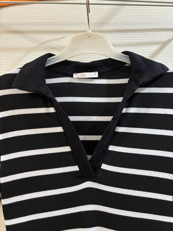 Siyah Beyaz Çizgili V Yaka Midi Elbise - Görsel 2