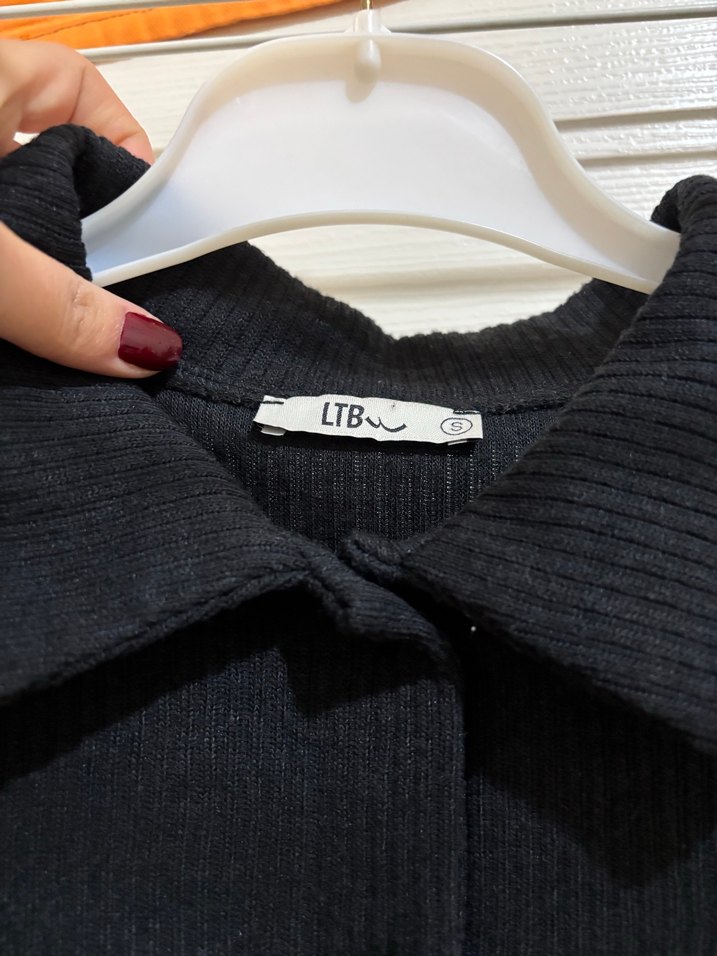 Düğmeli Siyah Kısa Kollu Keten Mini Gömlek - Görsel 2