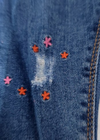 Nakışlı Mavi Kız Kot Pantolon - Görsel 7