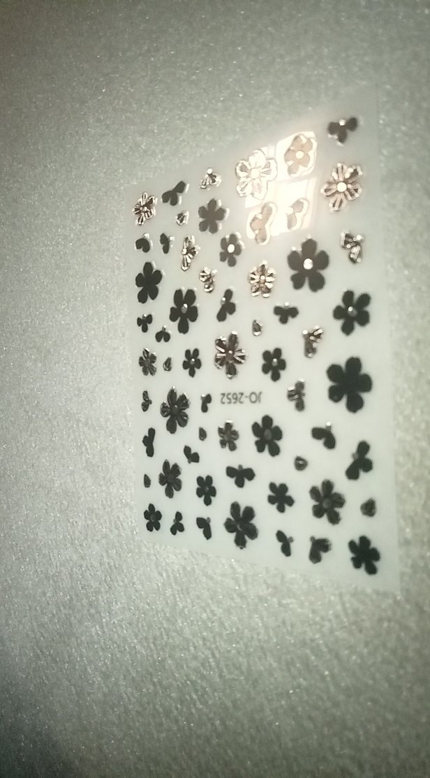 Siyah ve Gri Çiçek Tırnak Süslemeleri - Görsel 3