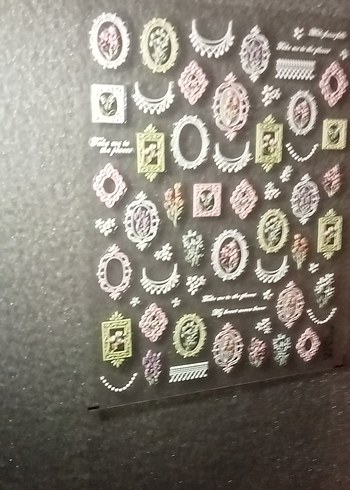 Çiçek ve Çerçeve Desenli Tırnak Süslemeleri - Görsel 2