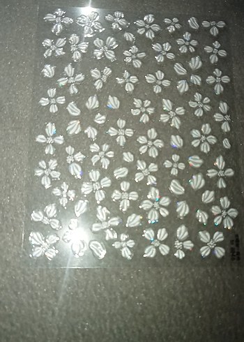 Beyaz Çiçekli Tırnak Süslemeleri - Görsel 2