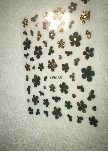 Siyah Çiçek Desenli Tırnak Süslemeleri - Görsel 3