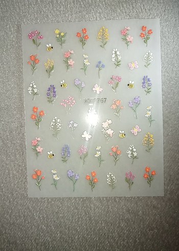 Pastel Renkli Çiçek ve Arı Tırnak Süslemeleri - Görsel 2