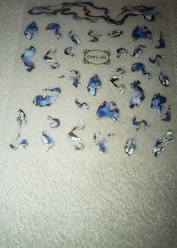 Mavi ve Gold Tırnak Süslemeleri - Görsel 2