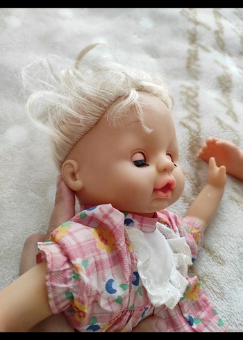 oyuncak bebek eline ayağına basınca konuşuyor - Görsel 2