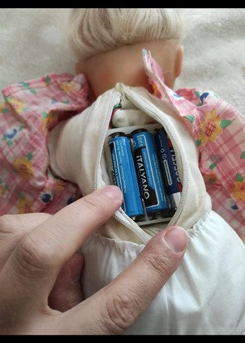 oyuncak bebek eline ayağına basınca konuşuyor - Görsel 5