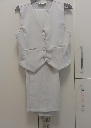 Düğmeli Açık Gri Kadın Takım Elbise - Görsel 2