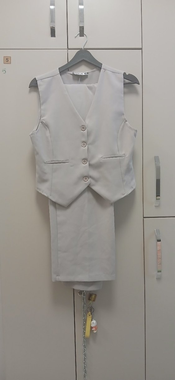 Düğmeli Açık Gri Kadın Takım Elbise - Görsel 2