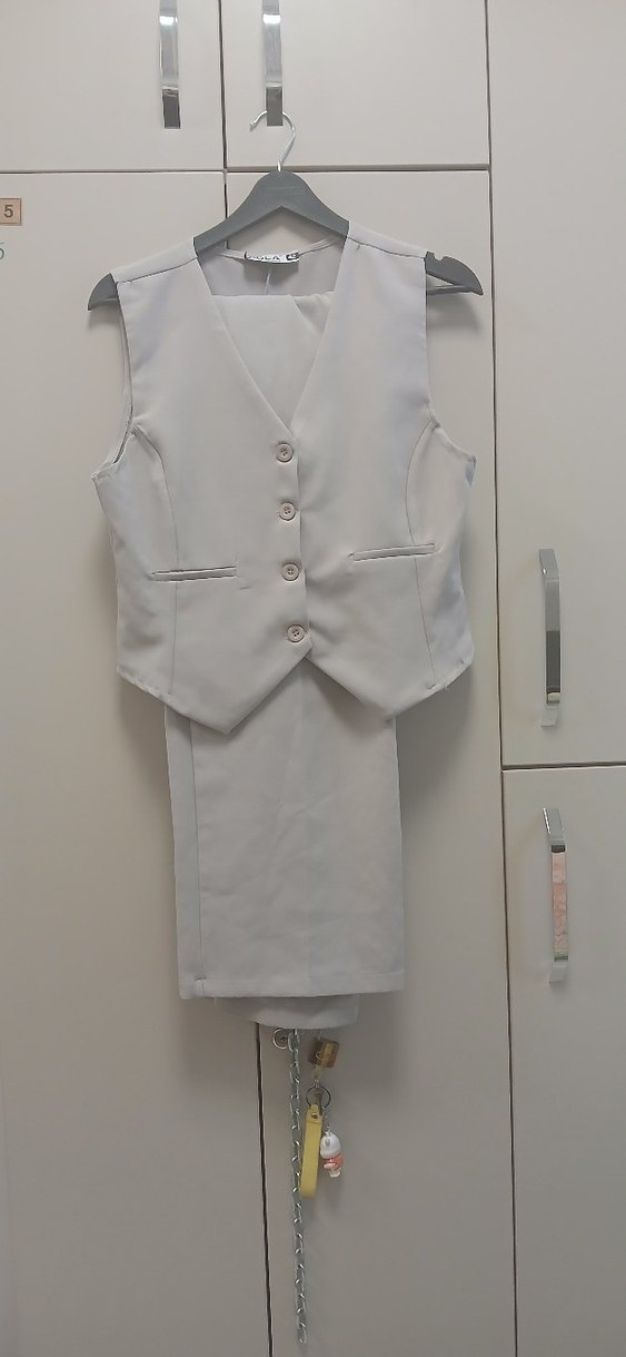 Düğmeli Açık Gri Kadın Takım Elbise - Görsel 3