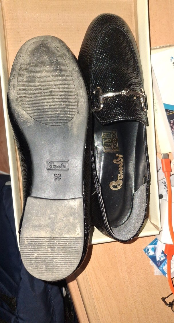 Kızlar için Parlak Siyah Yılan Desenli Tokalı Loafer - Görsel 3