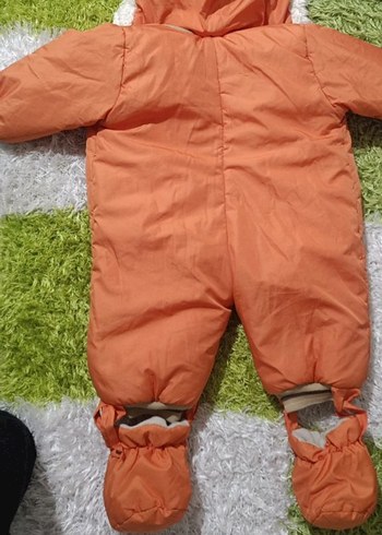 Kapüşonlu, düğmeli renkli işlemeli bebek tulumu - Görsel 3