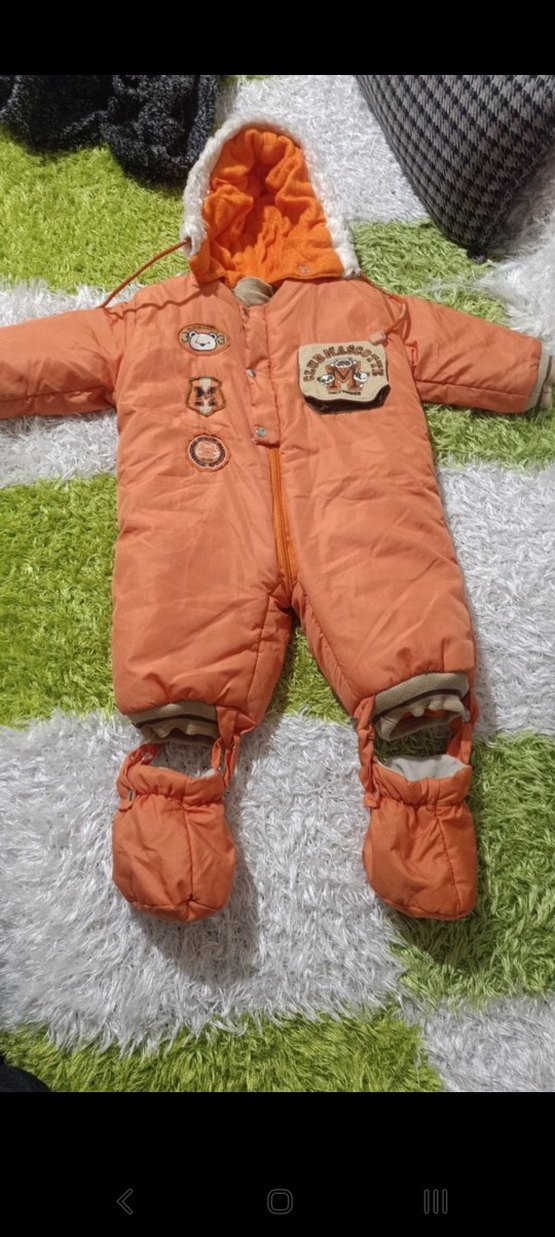 Kapüşonlu, düğmeli renkli işlemeli bebek tulumu - Görsel 2