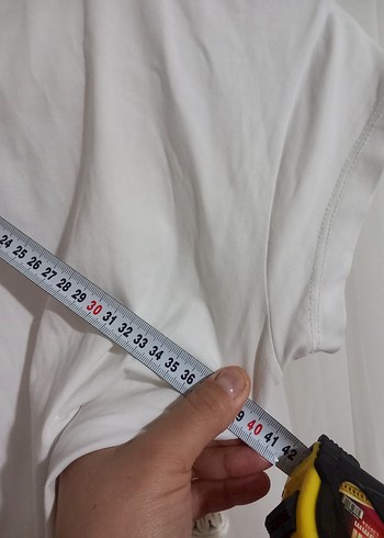 Beyaz V Yaka Kadın Tişört - Görsel 4