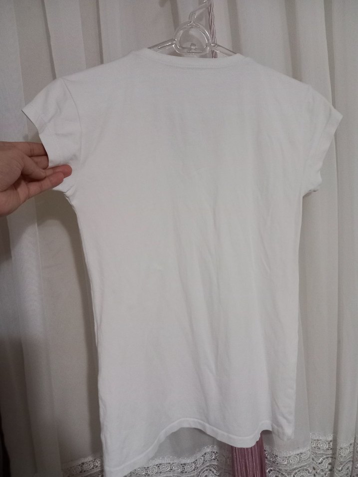 Beyaz V Yaka Kadın Tişört - Görsel 2