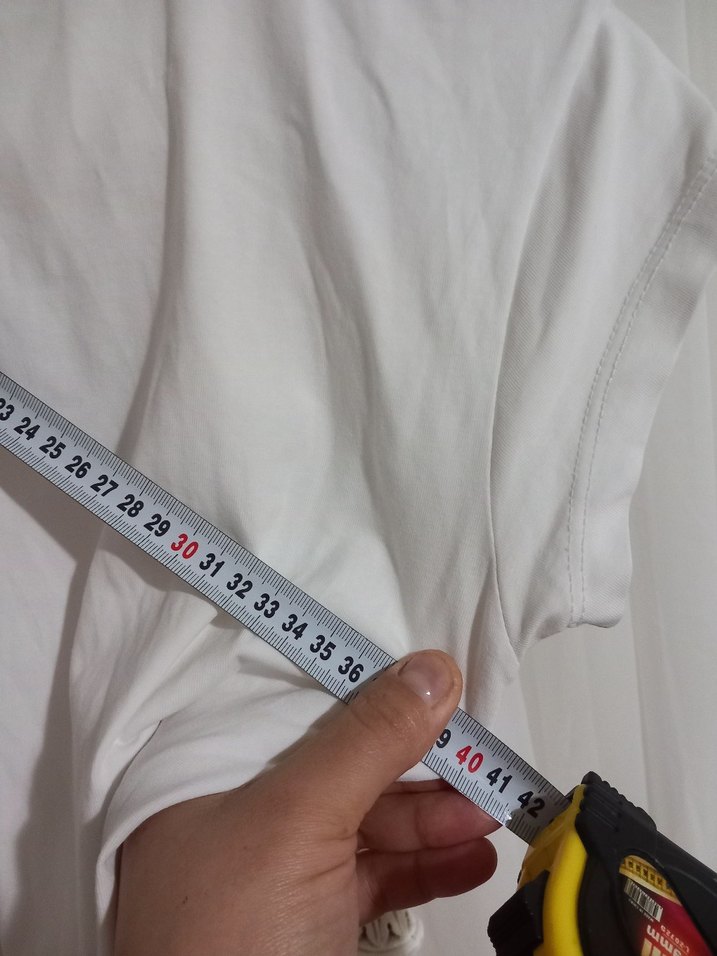 Beyaz V Yaka Kadın Tişört - Görsel 4