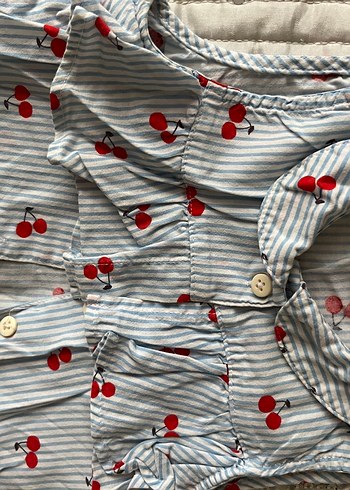 Kız Çocuk Kısa Kollu Çilek Desenli Gömlek - Görsel 3