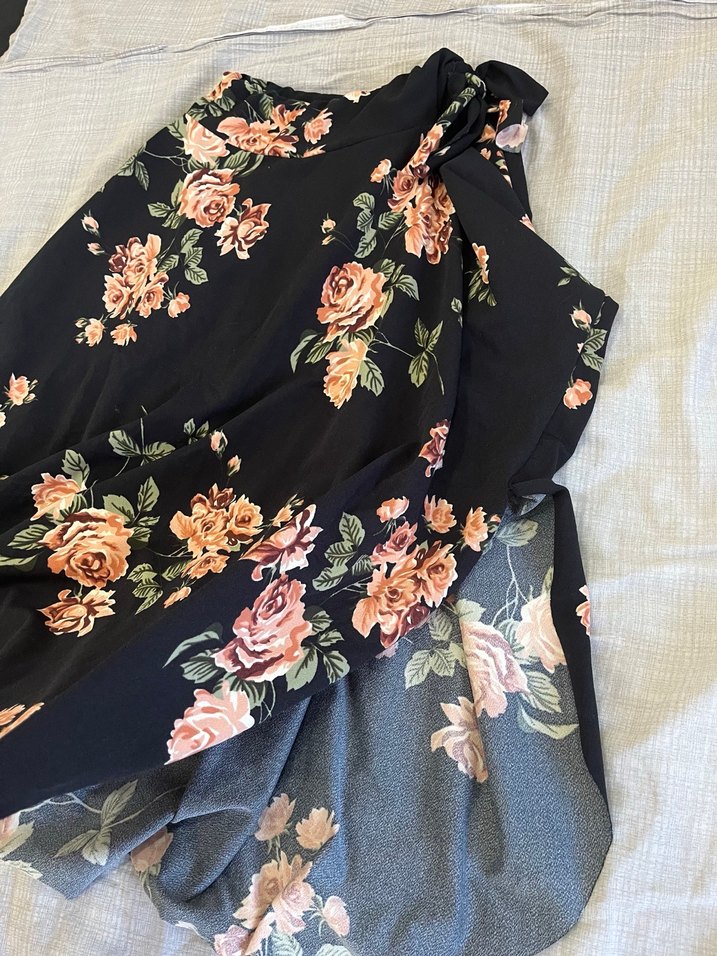 Çiçek Desenli Yırtmaçlı Etek - Görsel 2