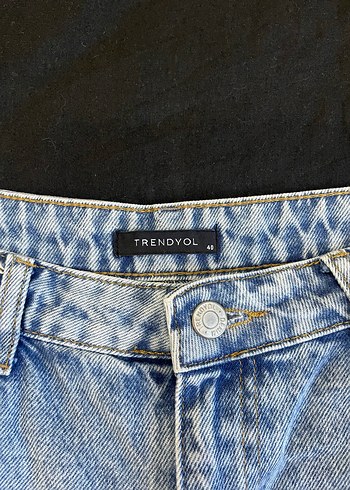 Mavi Yırtık Mini Kot Şort - Görsel 5