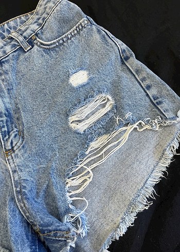 Mavi Yırtık Mini Kot Şort - Görsel 4