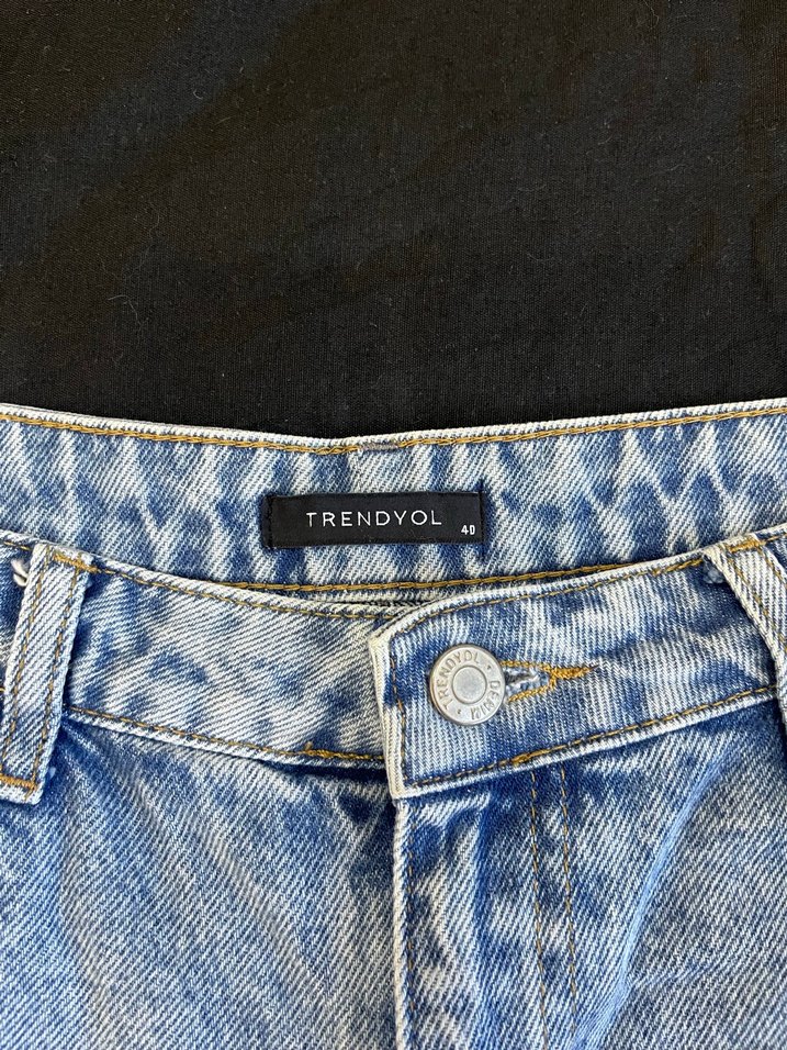 Mavi Yırtık Mini Kot Şort - Görsel 5