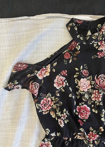 Çiçek Desenli Elbise - Görsel 2