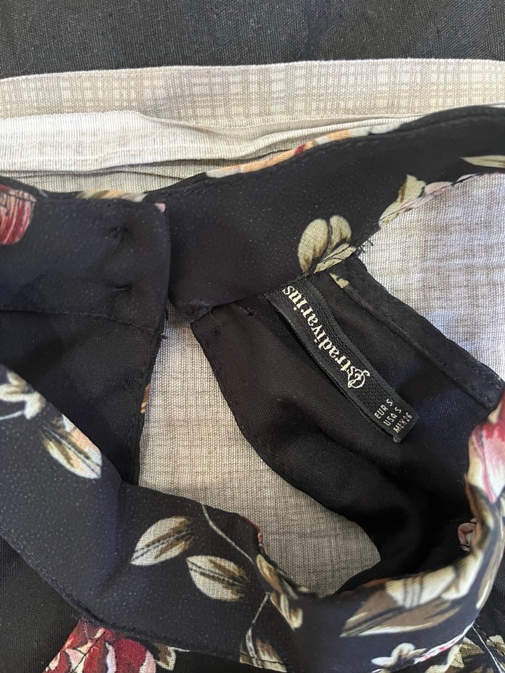 Çiçek Desenli Elbise - Görsel 3