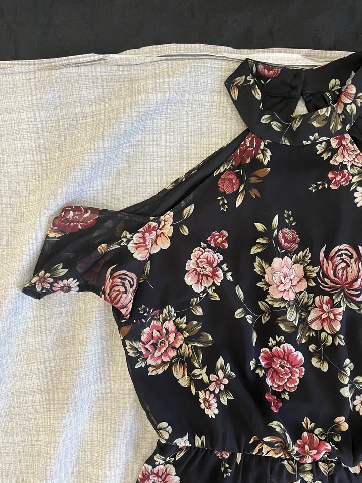 Çiçek Desenli Elbise - Görsel 2