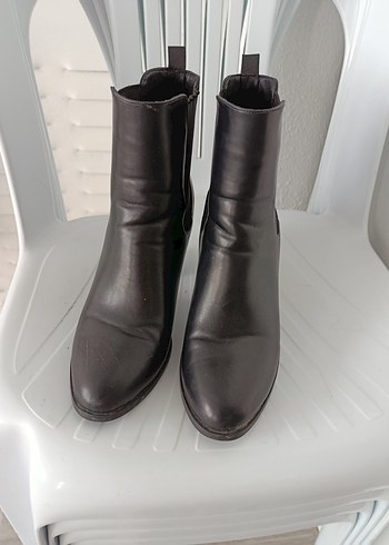 Siyah Deri Tokalı Kadın Topuklu Bot - Görsel 2